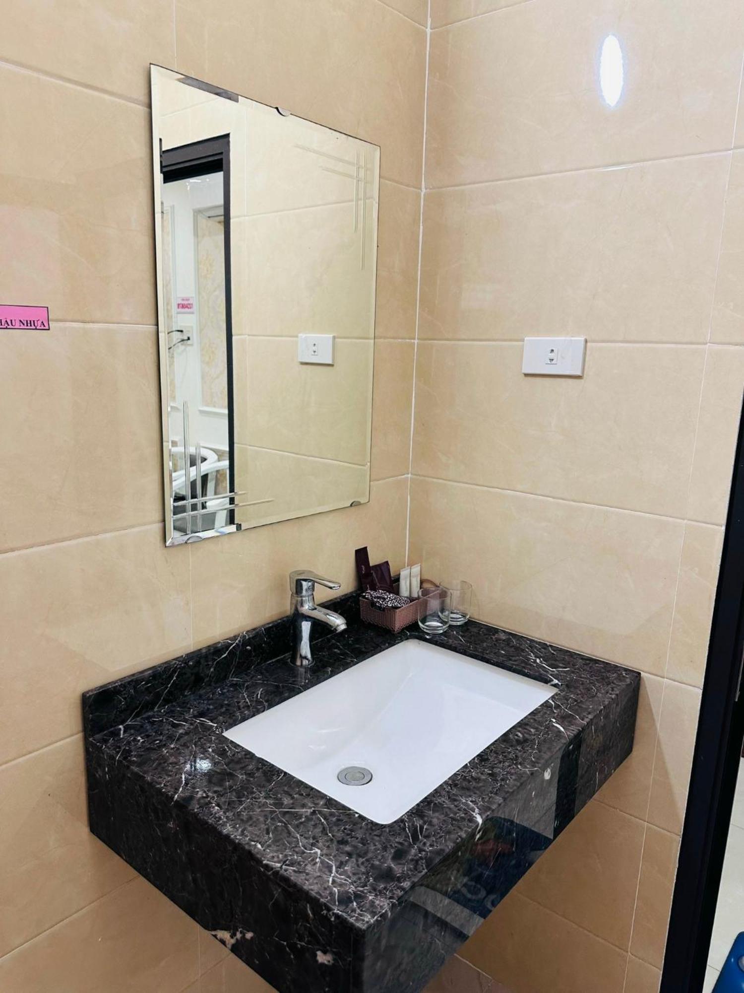 Nha Nghi Anh Dung Bed & Breakfast ฮาลอง ภายนอก รูปภาพ